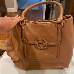 Tory Burch Brown Shoulder Bag with Structured Design and Leather Finish